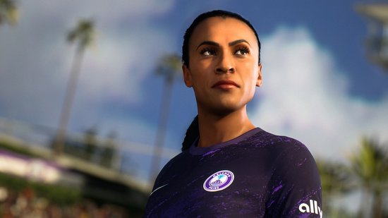 Portret van een vrouwelijke voetballer in een paars shirt, met een stadion op de achtergrond.