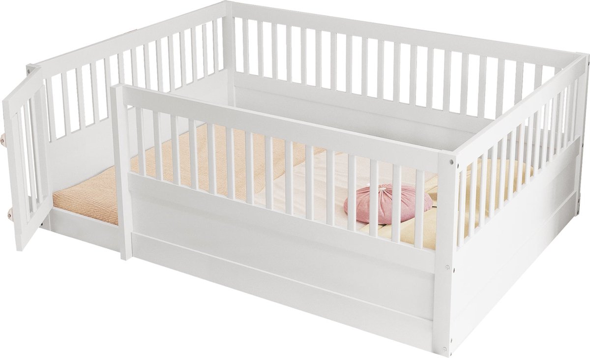 Merax Kinderbed 140x200 cm - Houten Bedframe met Hekwerk en Deur - Wit