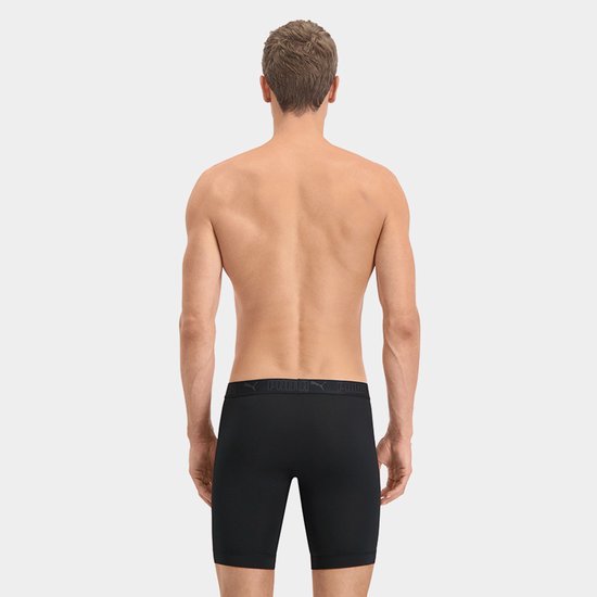 Man in zwarte Puma boxershorts, van achteren. Tailleband met herhalende PUMA-print.