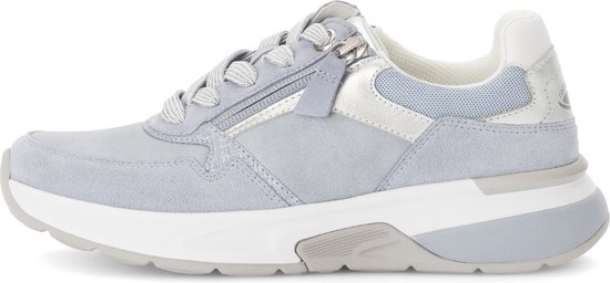 Lichtblauwe Gabor sneaker met zilveren accenten, rits en veters.