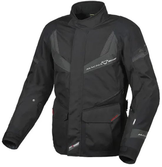 Zwarte Macna motorjas met grijze accenten, dubbele voorzakken en reflecterende details.