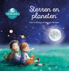 Boekomslag 'Sterren en planeten' met kinderen, hond en kat die naar de maan wijzen.