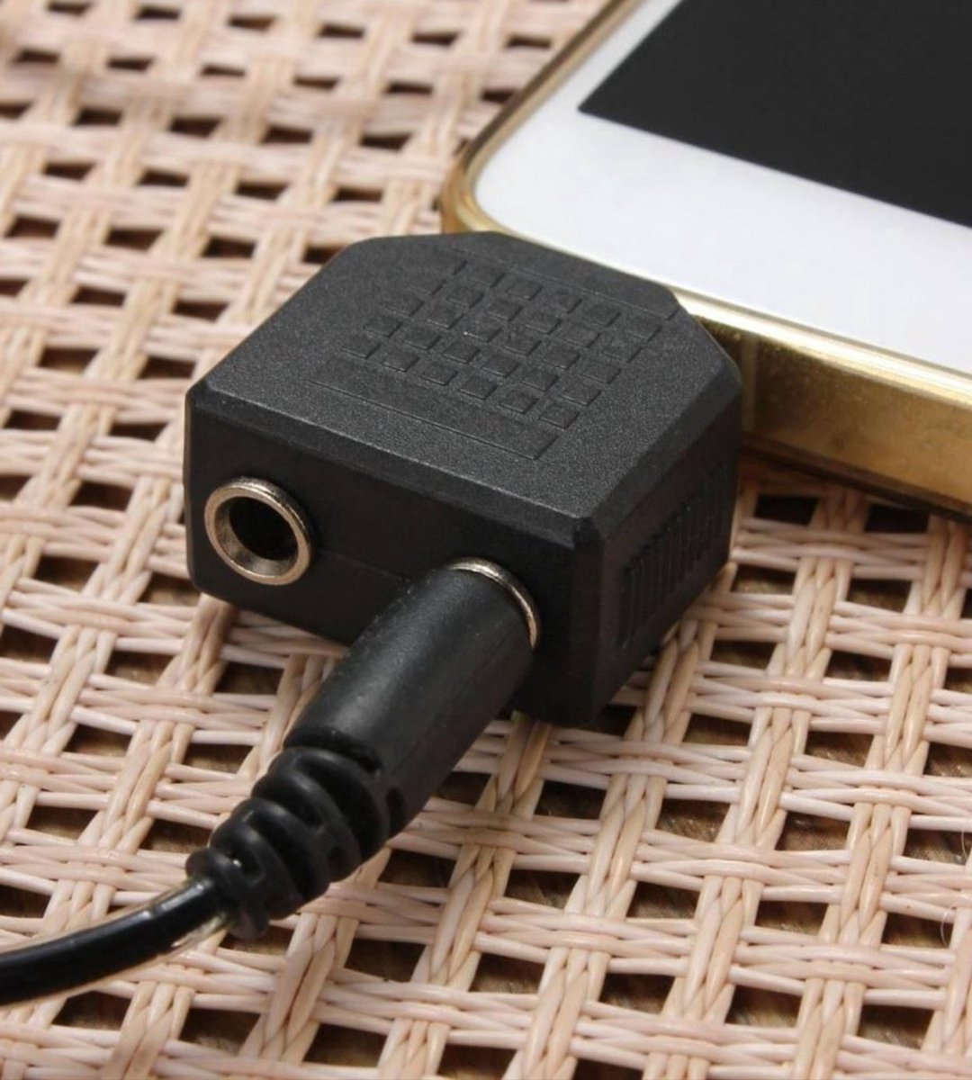 *** 3,5 mm jackplug splitter - audiosplitter - koptelefoon - muziek streamen - zwart - van Heble® ***