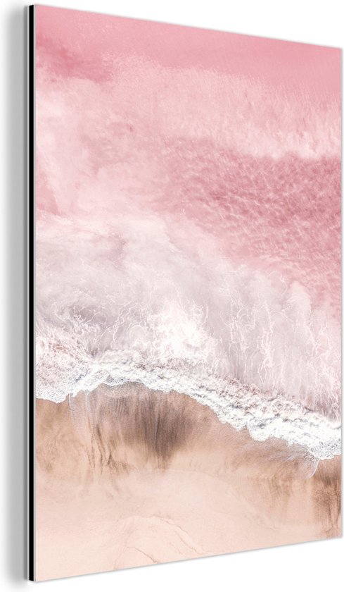 WallClassics - Muursticker - Surfer Op Zee Aan De Kust - 50x75 Cm Foto Op Muursticker