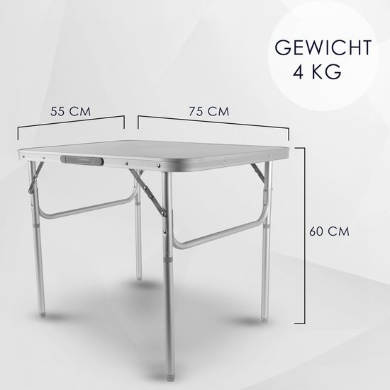 Zilverkleurige campingtafel met afmetingen 75x55x60cm, staand op een grijze achtergrond.