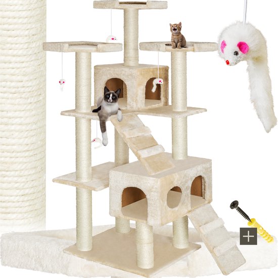 Beige kattenkrabpaal met meerdere verdiepingen, huizen, trappen, touwen, speelgoedmuizen. Een zwarte kitten zit in een opening, een zwart-witte kitten hangt aan een paal.