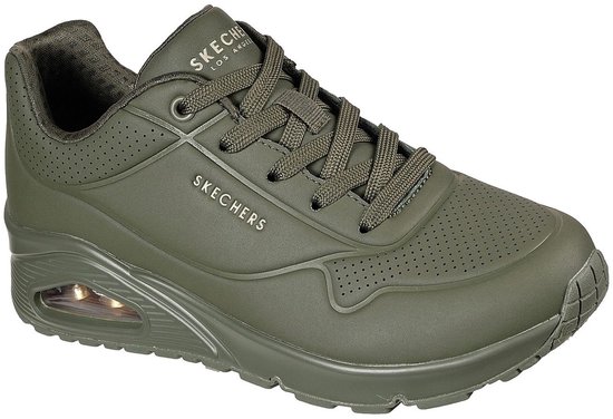Olijfgroene Skechers sneaker met vetersluiting, perforaties op de neus en zijde, en luchtdemping.