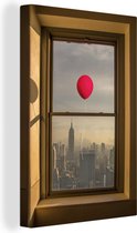 Canvas schilderij 120x180 cm - Wanddecoratie Rode ballon vliegt langs raam in New York - Muurdecoratie woonkamer - Slaapkamer decoratie - Kamer accessoires - Schilderijen