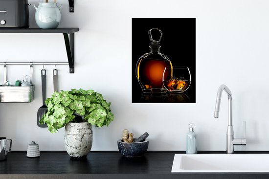 Sticker Muursticker Boissons sur fond noir - Whisky en verre et carafe - 30x40 cm - film autocollant - sticker mural repositionnable