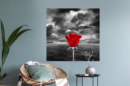 Sticker Muursticker Rouge noir blanc - Photo Zwart et blanc de rose rouge, contre mer et ciel nuageux - 120x90 cm - film adhésif autocollant - sticker mural repositionnable