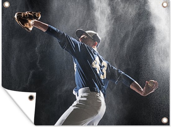 Foto: Muurdecoratie buiten sportieve honkbalspeler die in de regen werpt 160x120 cm tuindoek buitenposter