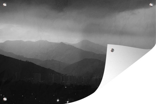 Tuinposter - Zwart-wit foto van bergen die Medellín in Colombia omringen