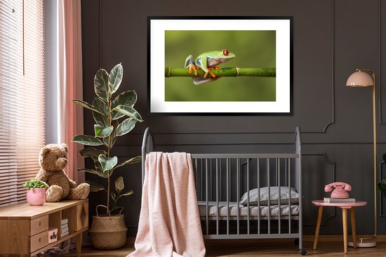Poster in lijst - Fotolijst 120x80 cm - Posters - Roodoogmakikikker op bamboe - Posterlijst zwart - Decoratie - Wanddecoratie woonkamer - Muurdecoratie slaapkamer