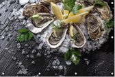 Oesters op zwarte tafel - Foto op Tuinposter - 90 x 60 cm