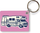 Sleutelhanger - Illustratie van een camper op een roze achtergrond - Uitdeelcadeautjes - Plastic
