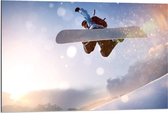 Dibond - Achteraanzicht van Snowboarder - 90x60cm Foto op Aluminium (Met Ophangsysteem)