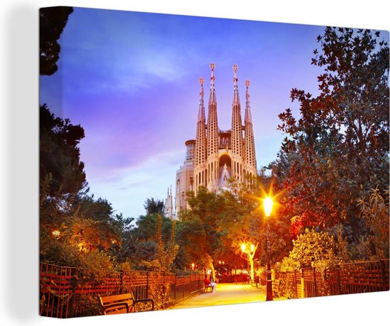 Canvas Schilderij Sagrada Familia-kathedraal in de schemering Barcelona - 60x40 cm - Wanddecoratie