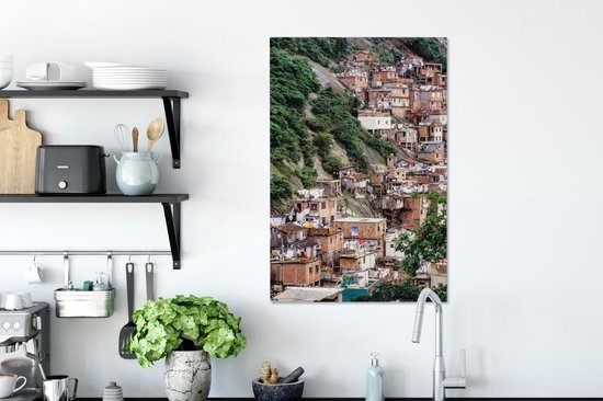 Canvas Schilderij Mooi beeld van een Favela tegen een heuvel in Rio de Janeiro - 60x90 cm - Wanddecoratie - OneMillionCanvasses