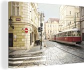 Canvas Schilderij Praag - Tram - Rood - 120x80 cm - Wanddecoratie
