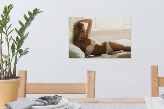 Femme en lingerie sur toile de lit 30x20 cm - petit - Tirage photo sur toile (Décoration murale salon / chambre)