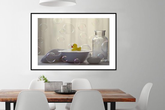 Canard de Bain dans un plat avec cadre photo à l'eau savonneuse noir avec passe-partout blanc 80x120
