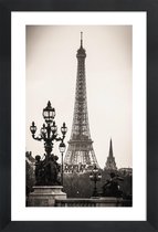 JUNIQE - Poster in houten lijst Eiffel Tower -40x60 /Grijs & Wit