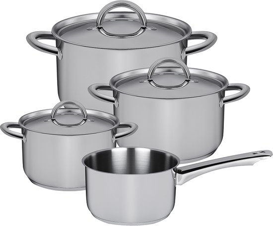 Vier glanzende roestvrijstalen pannen: een steelpan en drie kookpannen met deksels, in verschillende maten.