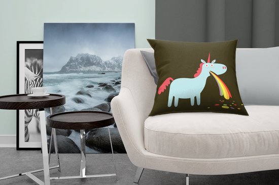 Sierkussen Licorne illustration pour usage intérieur - Une illustration d'une licorne vomissant - 45x45 cm - Coussin intérieur carré en coton