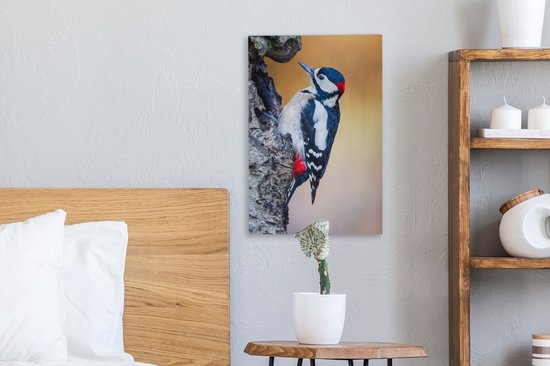 Gros plan d'un pic épeiche sur un tronc d'arbre 20x30 cm - petit - Tirage photo sur toile (Décoration murale salon / chambre)