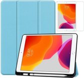 Tablet hoes geschikt voor Ipad 10.2 Inch 2019 / 2020 / 2021 - Tri-Fold Book Case met Apple Pencil houder + Screenprotector - Licht Blauw