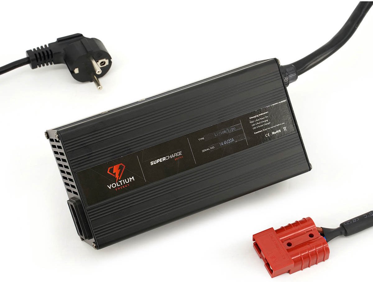 Voltium Energy Acculader 12V - 15A Zwart