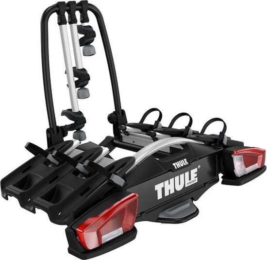 Zwarte Thule VeloCompact fietsendrager, voor 3 fietsen, met kantelfunctie.