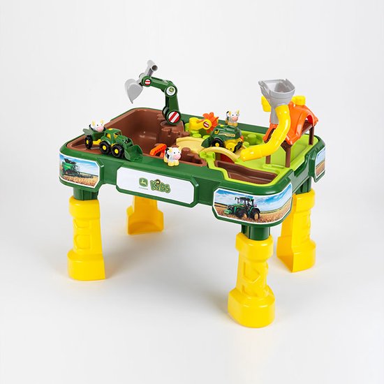 Een John Deere boerderij speeltafel met speelgoedtractoren, clementjes en een watergoot op gele poten.