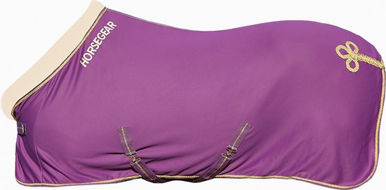 Paarse zweetdeken met crème fleece voering, gouden bies en Horsegear logo.
