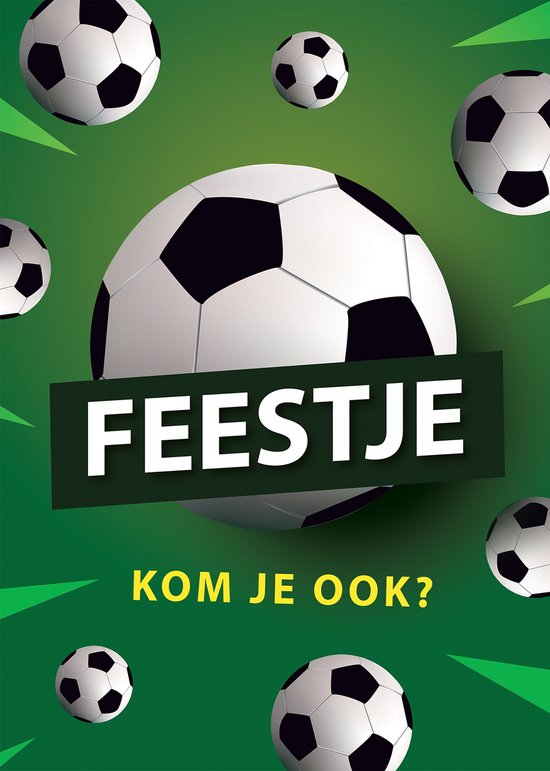 Groene uitnodigingskaart met tekst 'FEESTJE KOM JE OOK?' en diverse voetballen. Close-up.