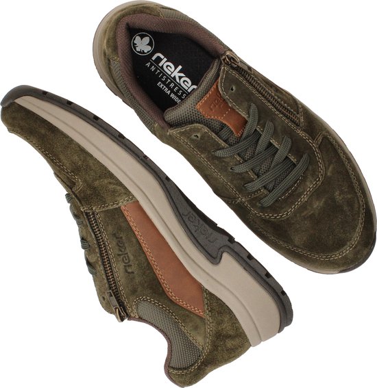 Groene suède Rieker sneakers met bruine accenten en rits, vanuit de vogelvlucht bekeken.