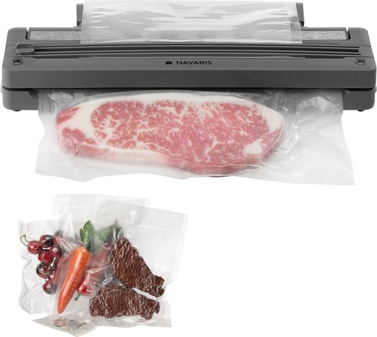 Machine sous vide grise Navaris avec un gros steak sous vide et d'autres aliments emballés.