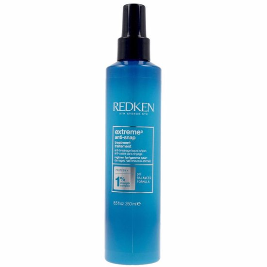 Blauwe fles Redken Extreme Anti-Snap leave-in treatment met zwarte spuitkop. "Extreme anti-snap treatment" en "anti-breakage leave in" op het etiket.
