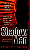 Boekcover van "Shadow Man" met de tekst "COLDLY, STUNNINGLY BRILLIANT" en een silhouet van een man.