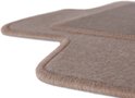Detail van de rand van een beige automat met beige bies.
