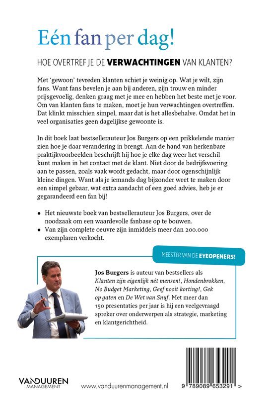 Achterkant van een boek met een foto van Jos Burgers en tekst over het boek "Eén fan per dag".