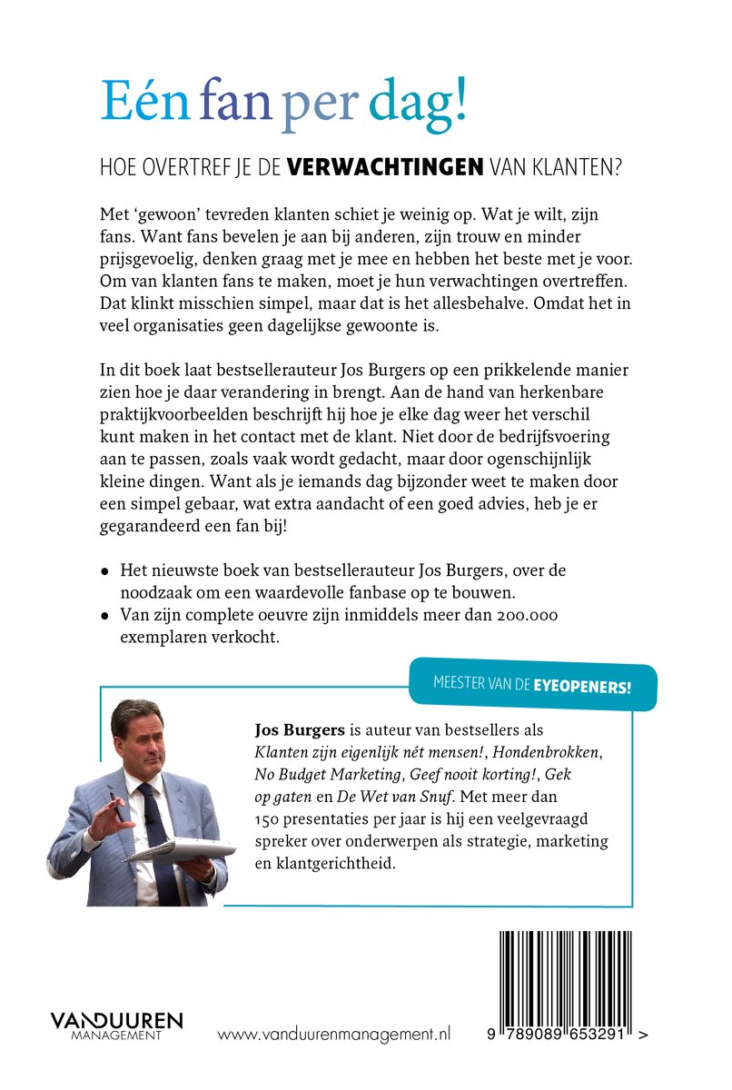 Achterkant van een boek met een foto van Jos Burgers en tekst over het boek "Eén fan per dag".