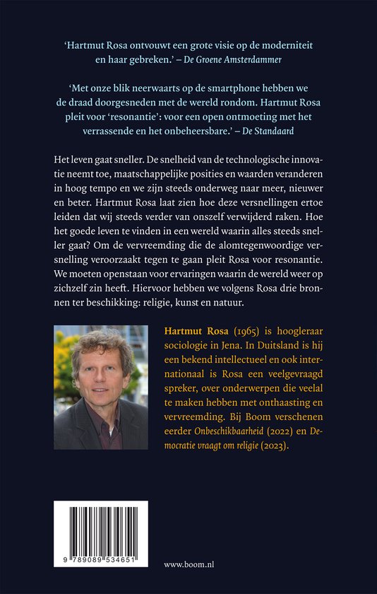 Achterkant boek met portret van Hartmut Rosa en tekst over zijn werk.