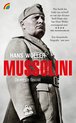 Boek 'Mussolini De eerste fascist' met een portret van Benito Mussolini in militair uniform.