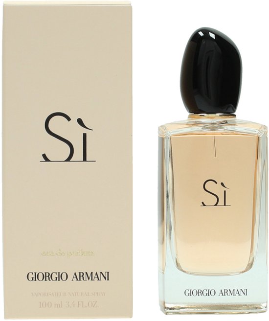Giorgio Armani Si eau de parfum flesje met zwarte dop en bijpassend doosje.