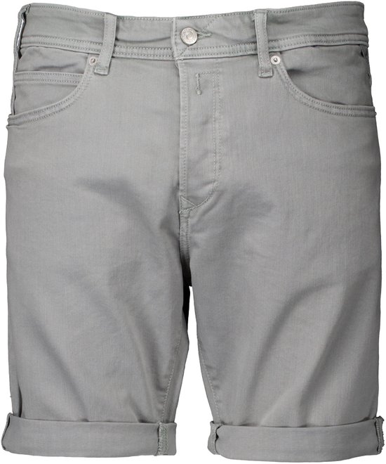 Short gris Replay à cinq poches avec ourlets retroussés, vu de face.