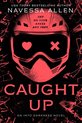 Couverture du livre 'CAUGHT UP' avec des lunettes de ski et un casque rouges, un cœur et une croix. Texte : 'GET ON YOUR KNEES AND PREY'.