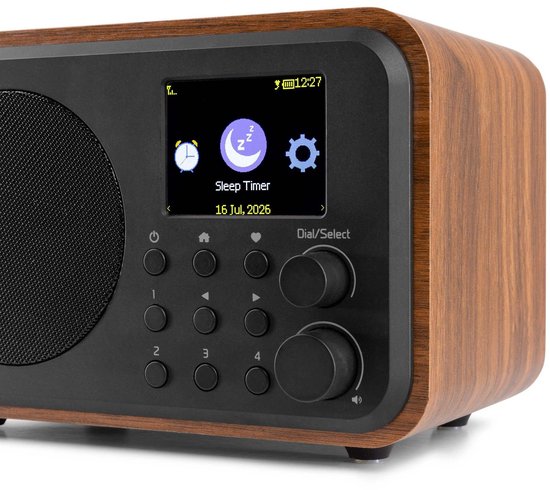 Close-up van DAB radio met houten behuizing. Het display toont 'Sleep Timer'.
