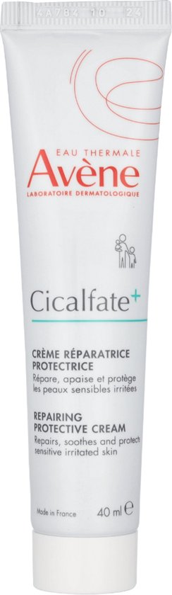 Witte tube met rode en grijze tekst. Avene Cicalfate+ crème voor gevoelige, geïrriteerde huid.
