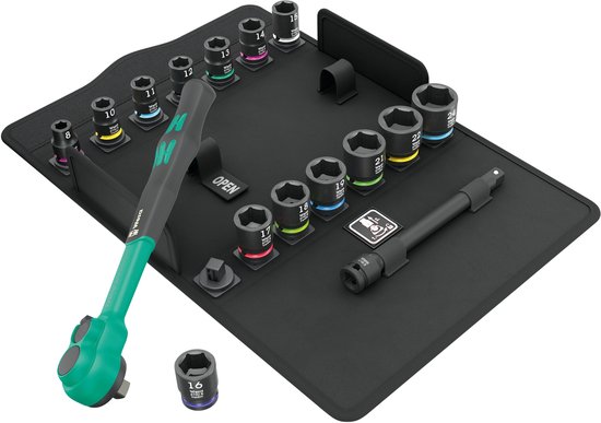 Jeu de cliquets métriques verts et noirs de 16 pièces sur un tapis noir.
